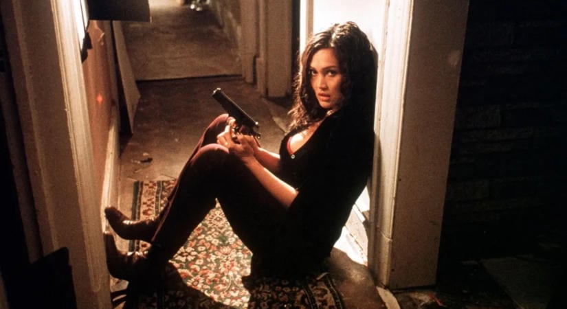 Tia Carrere fiatalságát egy elveszett ereklye őrzi? Így néz ki ma a ’90-es évek bombázója – Galéria