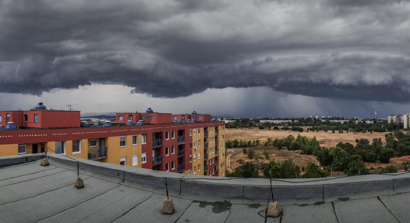 Hatalmas felhőszakadások öntözik a kiszikkadt kerteket