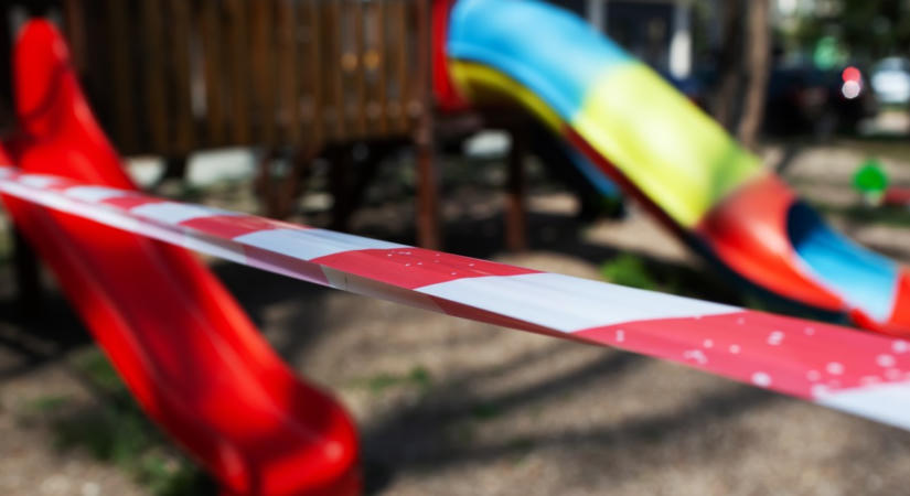 Szülők figyelem! Meglepő, mit talált a fogyasztóvédelem a játszótereken