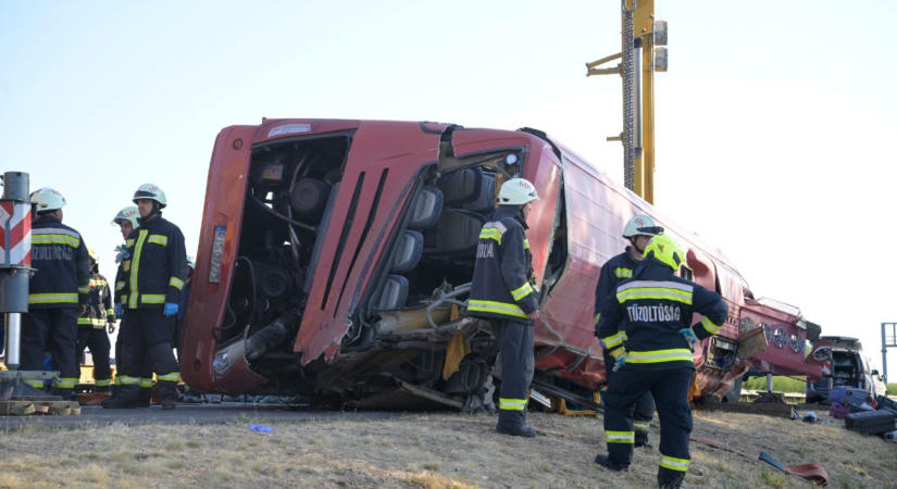 M3-as buszbaleset: újabb 12 sérült térhet haza Lengyelországba