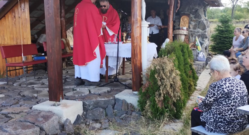 Öt éve őrzi a hitet a bényi szőlőhegyen az Úr Születése-kápolna