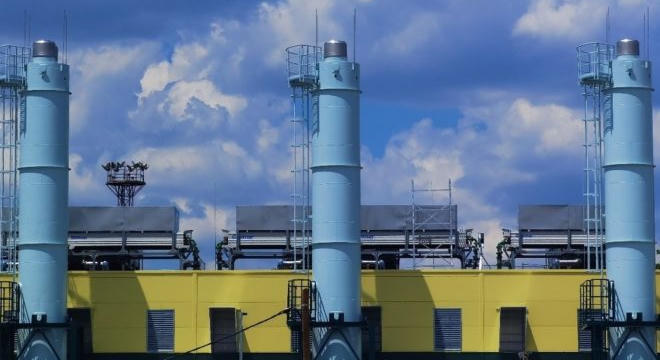 Hagyományos energiatermelés és az akkumulátoros tárolás kombinálása