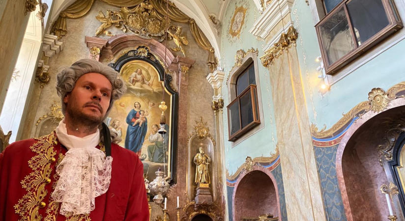 Különleges kosztümös tárlatvezetés: II. Miklós volt az idegenvezetőnk az Esterházy- kastélyban