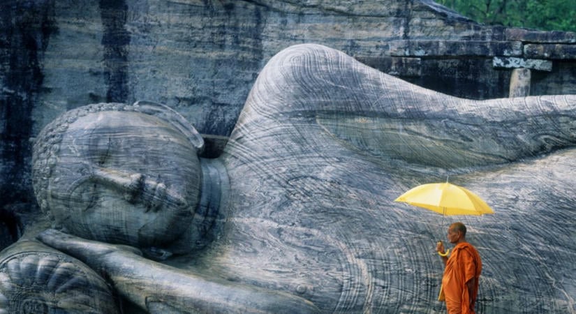 A Srí Lanka-i légierő buddhista szerzeteseket vetett be azért, hogy legyen végre eső