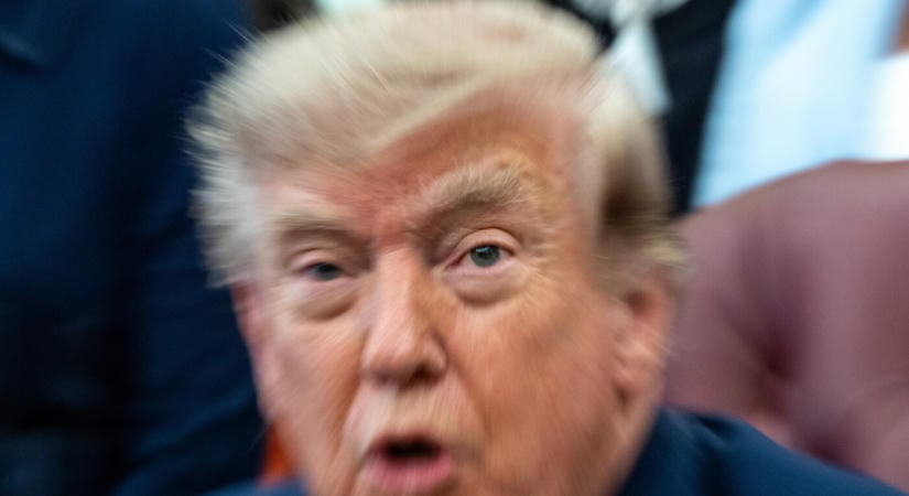 Három sajtóorgánum pert indít Trump ellen, amiért kitiltották őket a Fehér Házból