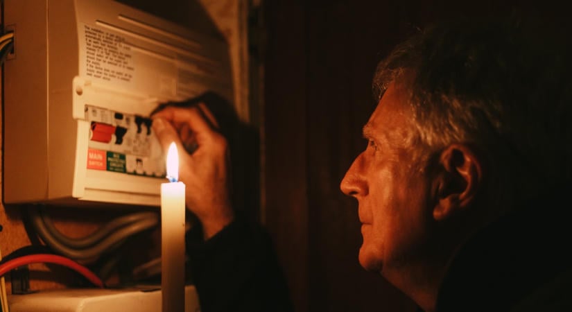 Hosszú áramszünet jöhet hétfőtől: ezeken a magyar településeken készüljenek fel