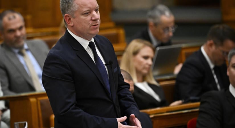 Vége a miniszteri villogóknak? A kormány szigorít a kék lámpák használatán