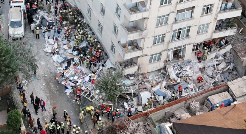 Összeroskadt egy hétemeletes társasház, egy hatéves kislány is a romok alatt rekedt