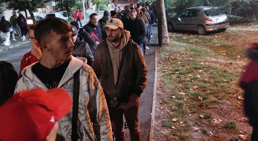 Óriási tömeg a PMFC kupameccsén – százak maradtak le az első gólról (videókkal)