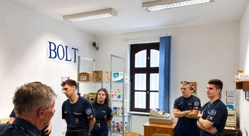 Különleges betekintést kaptak a rendőri munka kulisszái mögé a tisztjelöltek