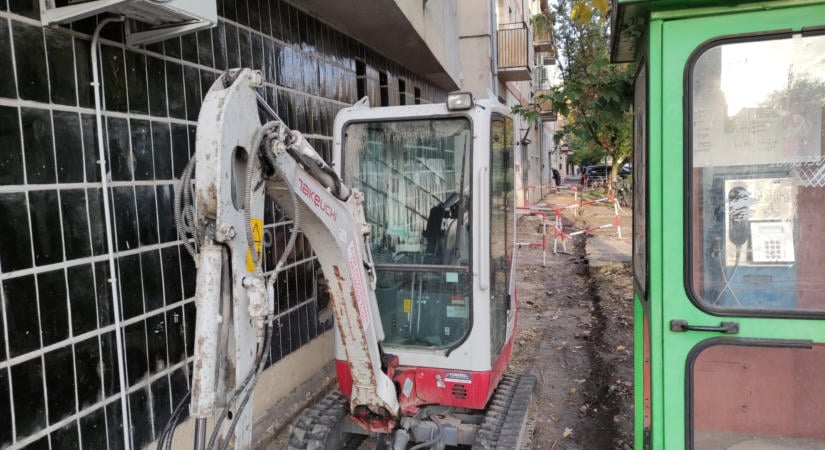 Készülget a Bethlen István utcai új járdaszakasz