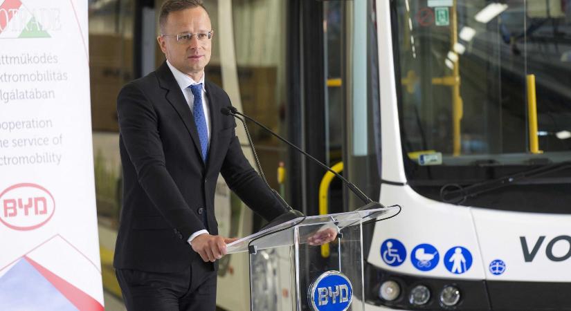 Szijjártó Pétert is meghallgatnák a nemzetbiztonsági bizottság ülésén a BYD-nél vállalt pozíciója miatt