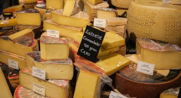 Megütötték az amerikai vámok a svájci sajtpiacot – Visszafogják a Gruyère gyártását