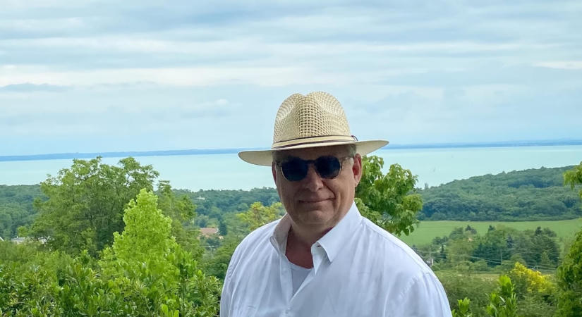 Rogán Antallal és Schmidt Máriával fotózták le Orbán Viktort Horvátországban