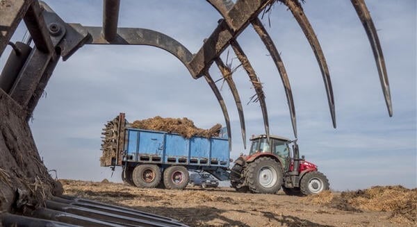 Napidíjat is fizetett a strasbourgi tüntetőknek az agrárkamara az átvilágítás szerint, a falugazdáazoknak pedig email címeket kellett gyűjteniük a Fidesz részére