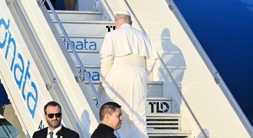 Magyar Péterrel találkozott, most elhagyta Rómát a pápa