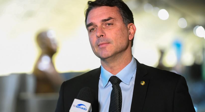 Orbán börtönbe zárt szövetségesének fia lehet Brazília következő elnöke