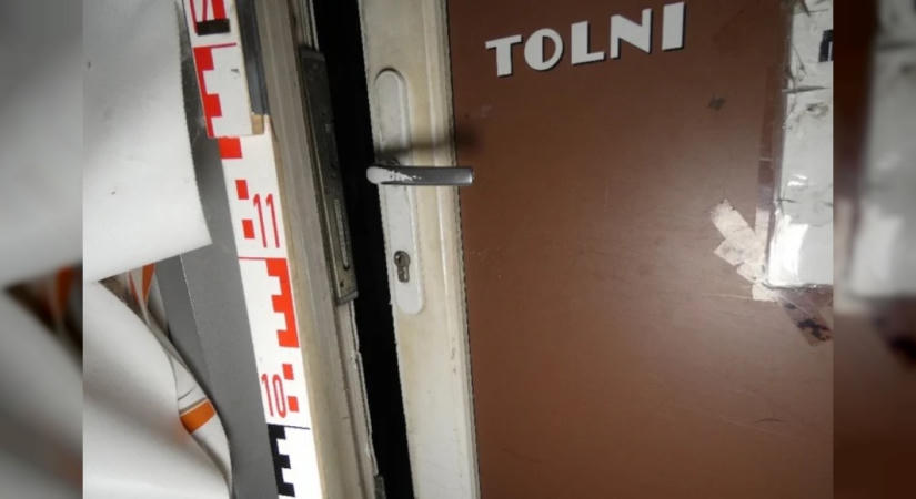 Dohányboltokat fosztott ki egy négyfős társaság