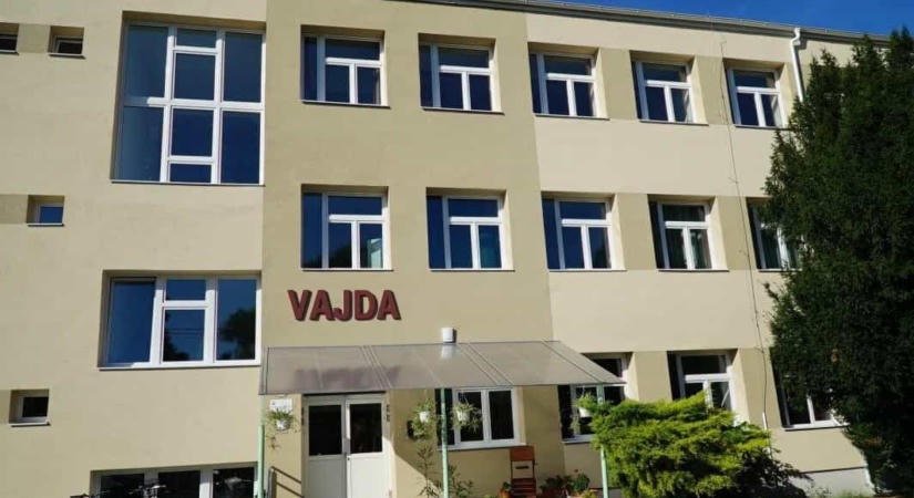 Egymilliárdból újult meg a bicskei technikum – a tanműhely még ősszel is épül tovább