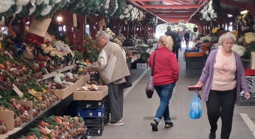 Már a mindenszentek uralja a dunaújvárosi piacot, mutatjuk az árakat