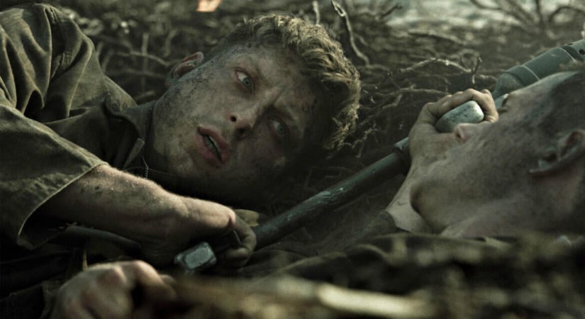 Az utolsó mérkőzés: Felnőtteknek szóló előzetes érkezett a Netflix kegyetlen háborús filmjéhez, amelyben négy fiatal focista gyötrődik és játszik a második világégés poklában