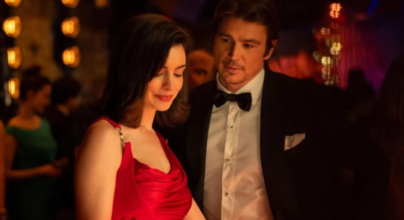Megérkezett Anne Hathaway és Dakota Johnson erotikus thrillerjének teljes előzetese