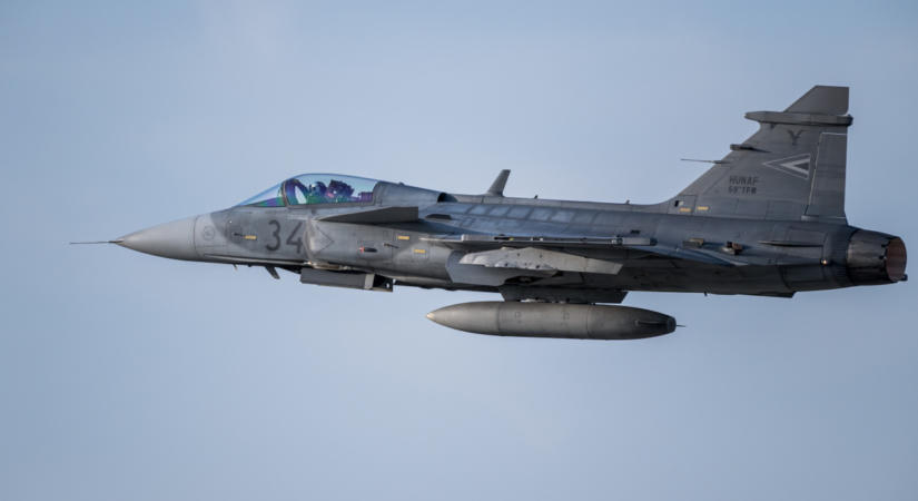 Magyar Péter bejelentette, hogy lezuhant a magyar honvédség egyik Gripen vadászgépe Szolnok mellett