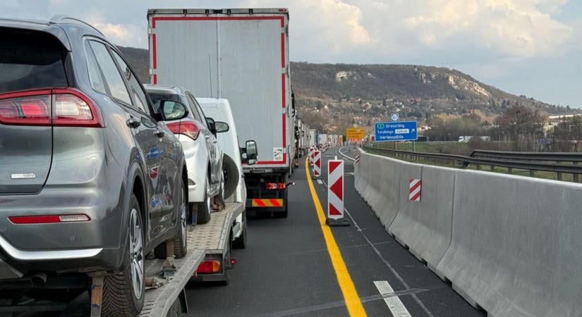 Gigadugó van az M1-esen, mutatjuk hol és azt is, merre kerülj
