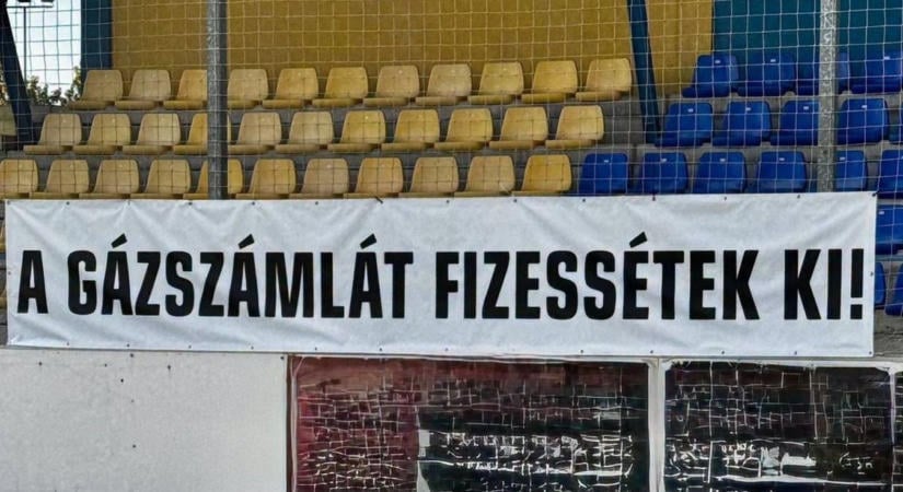 Kipakolt a Barcika a gázszámlás ügyről, ezért rakhatta ki a Kövesd az elhíresült molinót