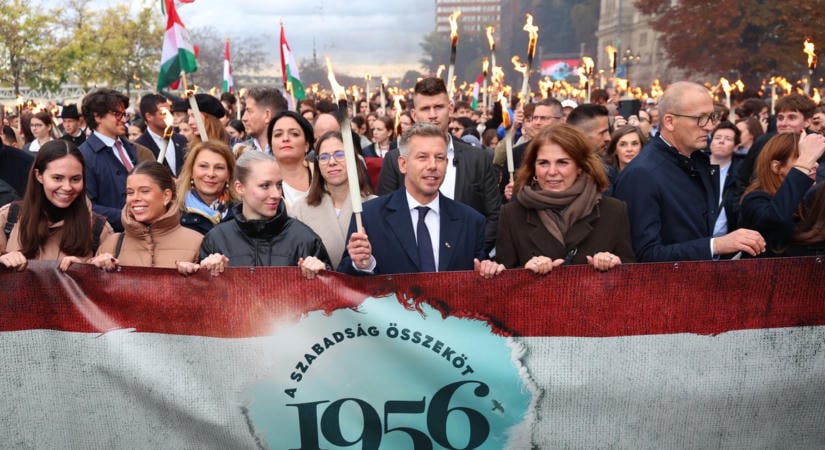 Így köszöntötte ma reggel Magyar Péter október 23-át