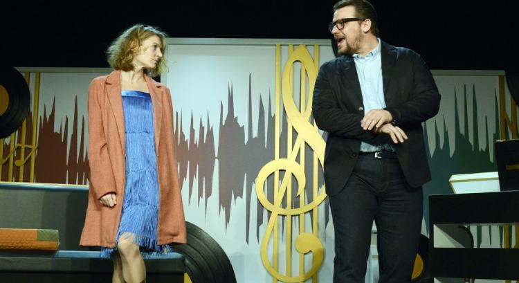 Egy jól ismert történet másként – Kritika az Édeskettes hármasban musicalről