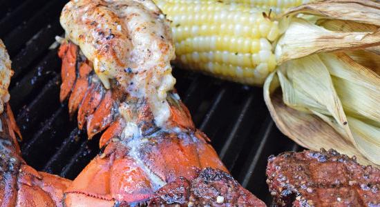 Grillezett homárfarok fokhagymás vajjal