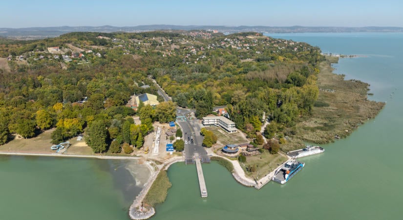 Folyamatos kompforgalom mellett újul meg a tihanyi és a szántódi rév