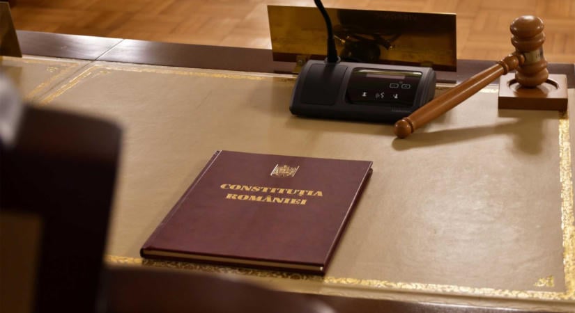 Bukta a kormány a pert: ki kell fizetni a bírák és ügyészek milliárdos bérhátralékát