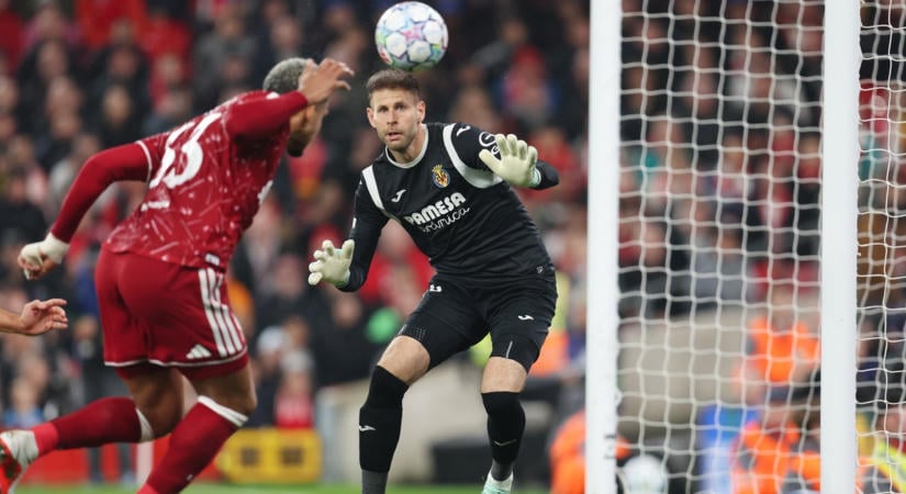 Gulácsi Péter a feleségével és a gyerekeivel tért vissza Liverpoolba