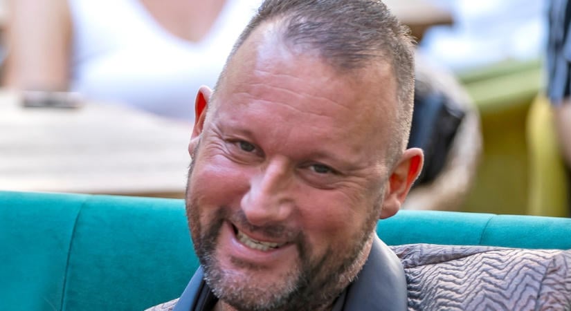 Alekosz kitálalt: szerinte abuzálták őt a sorkatonaság alatt – Közel 30 éves fotókat tett közzé