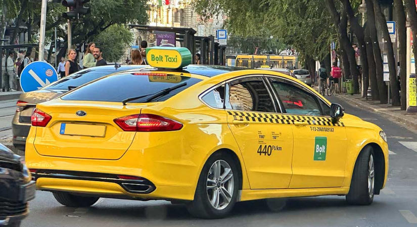 A szomszédos Zágrábban 700 forintért visz ki a reptérre a robotaxi, Budapestre is bármikor megérkezhetnek az önvezető autók – Az Országos Taxis Szövetség egyelőre homokba dugja a fejét