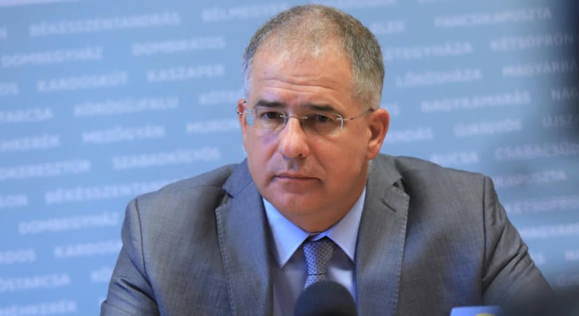 Beidézték Kósa Lajos és Bánki Erik fideszes képviselőket csütörtökre