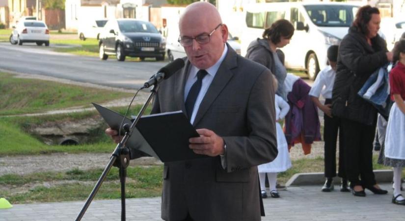 Két és fél perccel a határidő előtt csapott le a bébi polgármester a kilakoltatott család házára