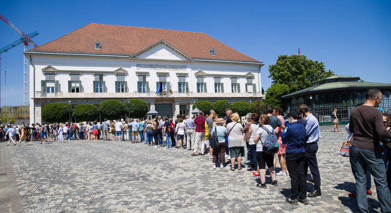 Forsthoffer Ágnes megnyitja a kapukat, újra látogatható lesz a Sándor-palota