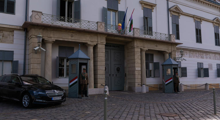 Hatvanezren szavaztak az új köztársasági elnökről, mutatjuk, hogy ki lett a befutó