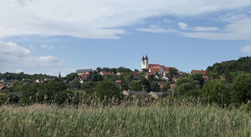 Nagy változások jöhetnek Tihanyban: újra terítéken a Kenderföldek és a mélygarázs