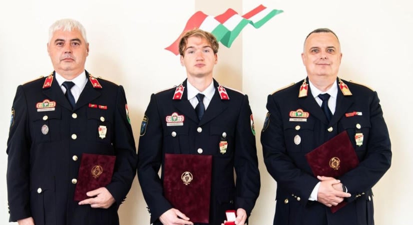 Hősies életmentés és példamutató szolgálat – Veszprém megyei tűzoltókat ismertek el