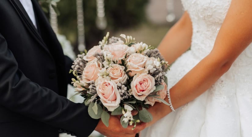 A képernyőn kezdődött, az oltárnál ért véget: összeházasodott az RTL álompárja