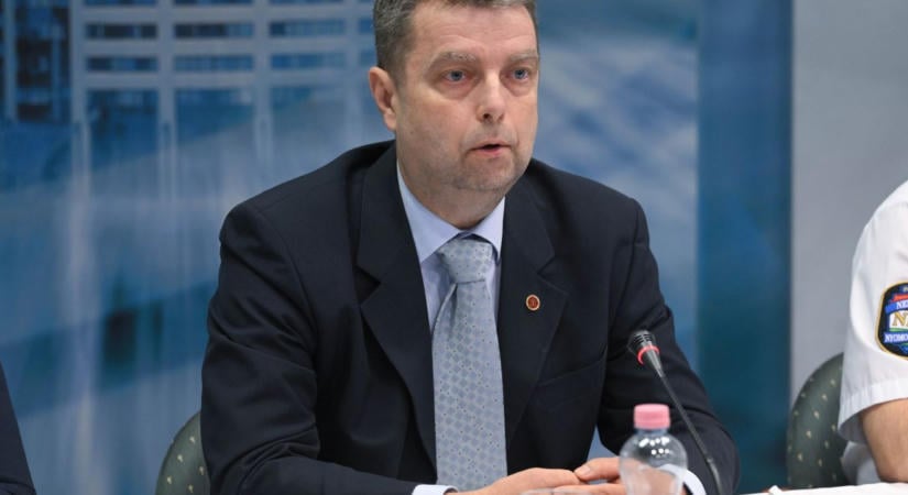III/III-as módszerekről és politikai nyomásról írt lemondólevelében a KNYF volt vezetője