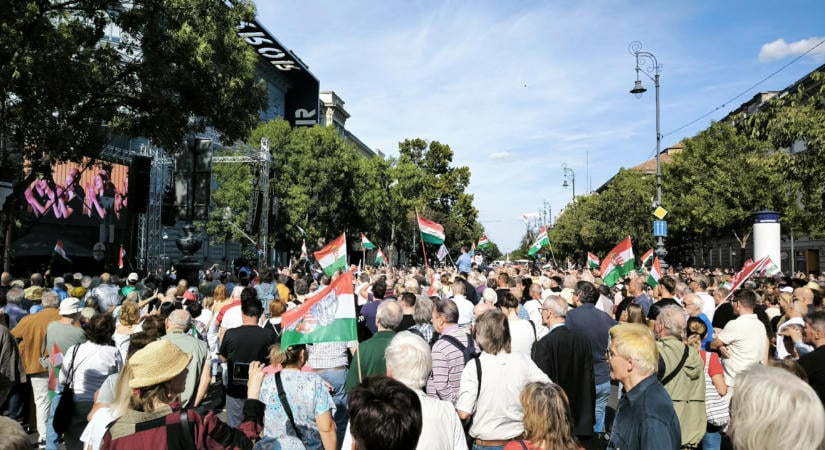 Tüntetést tartanak a Terror Háza előtt a múzeumot érintő változások miatt
