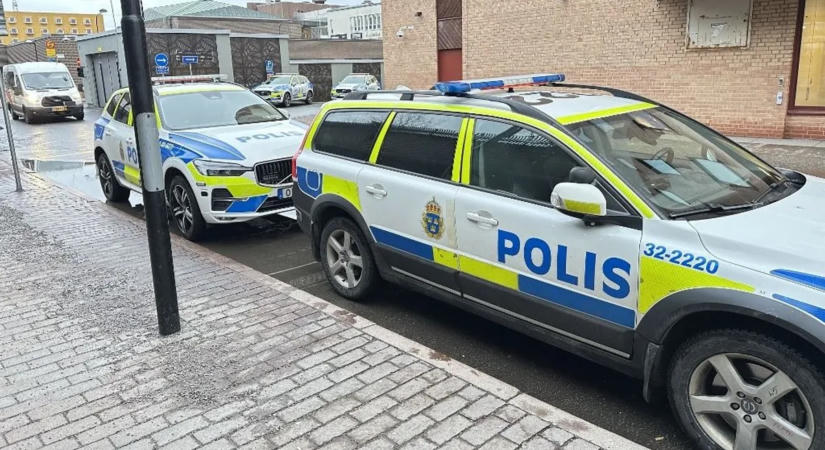 Karddal támadtak emberekre egy svédországi iskolában, többen megsérültek