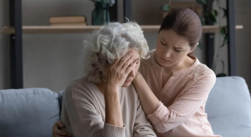 Az Alzheimer-kór 5 korai jele, amely beszéd közben feltűnhet
