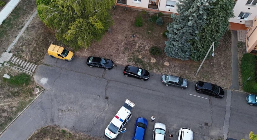 Fantomautós keresnek Kaposváron, parkolóban tört össze egy másikat