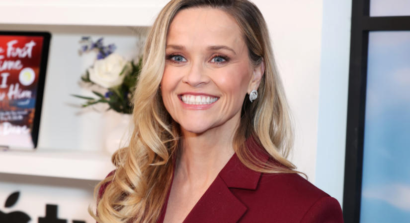 Reese Witherspoon ritkán látott fia igazi szívtipró lett: Deacon elképesztően jóképű a diplomaosztós fotókon